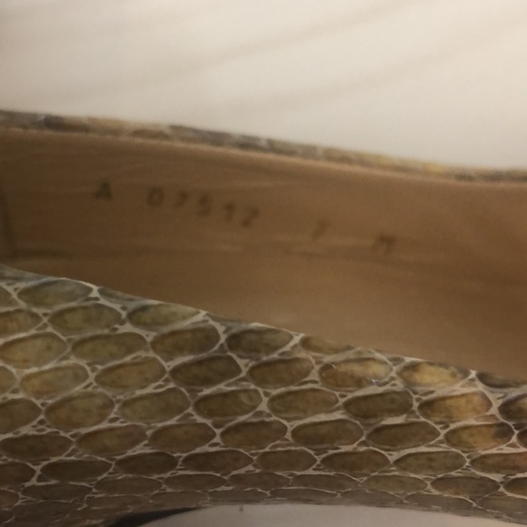 Stuart Weitzman Snakeskin Peep Toe size 7 - Picture 7 of 8